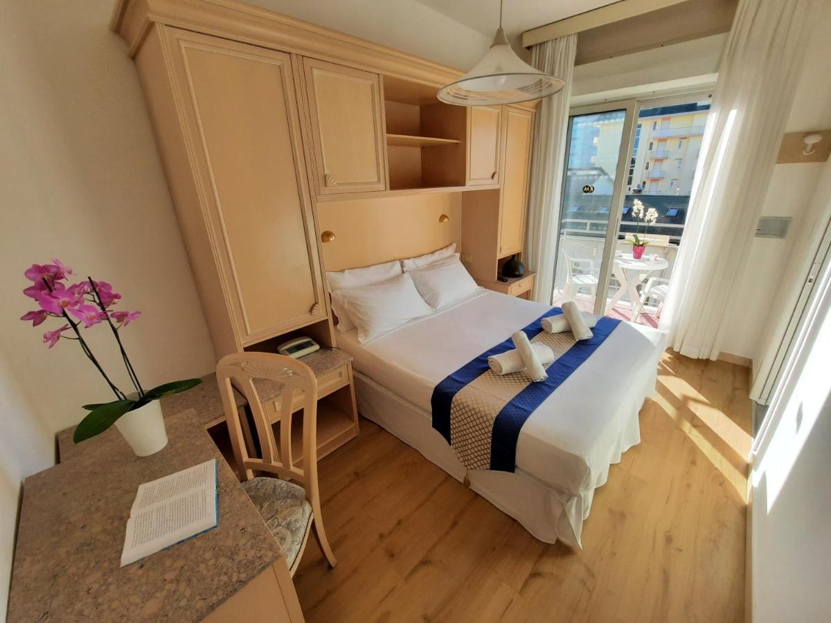 Hotel Margherita Lido di Jesolo Bagian luar foto
