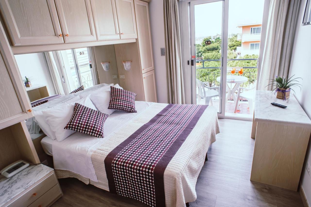 Hotel Margherita Lido di Jesolo Bagian luar foto