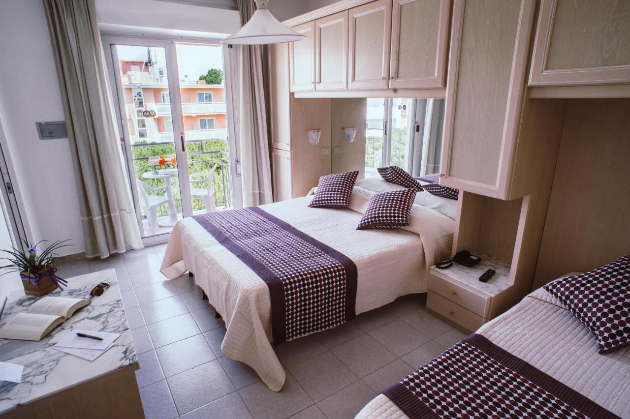 Hotel Margherita Lido di Jesolo Bagian luar foto