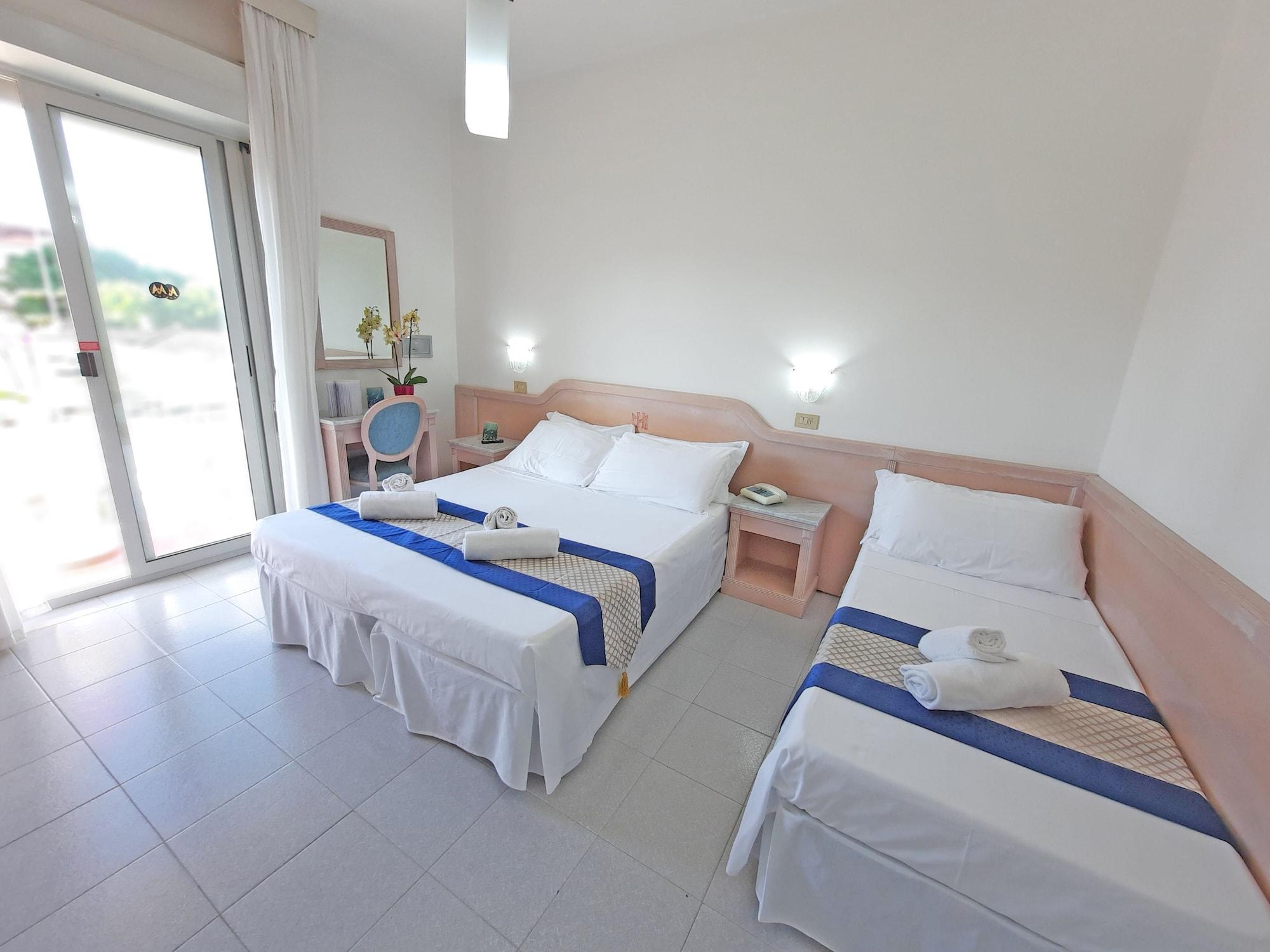 Hotel Margherita Lido di Jesolo Bagian luar foto