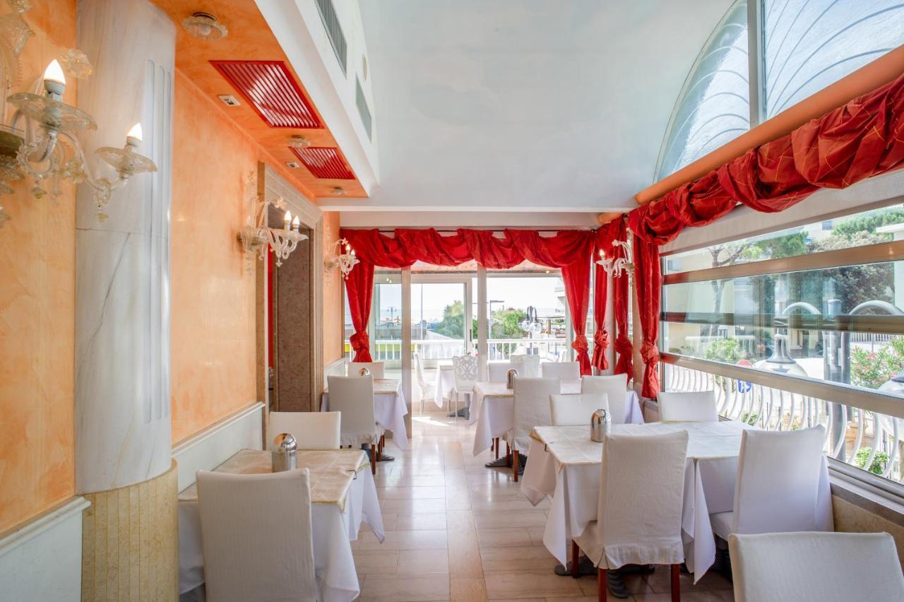 Hotel Margherita Lido di Jesolo Bagian luar foto