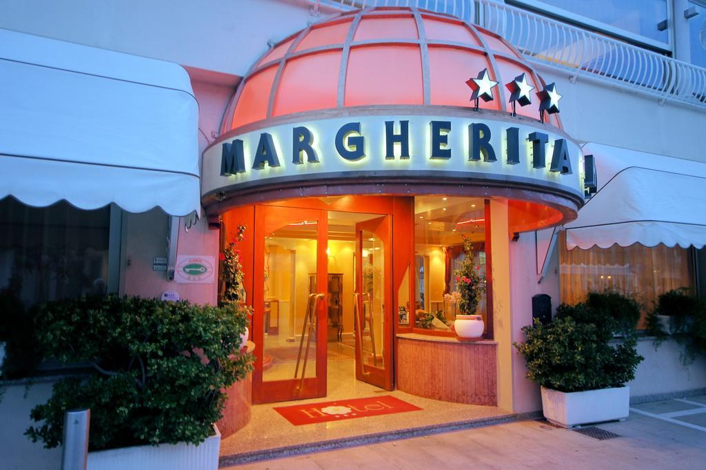 Hotel Margherita Lido di Jesolo Bagian luar foto