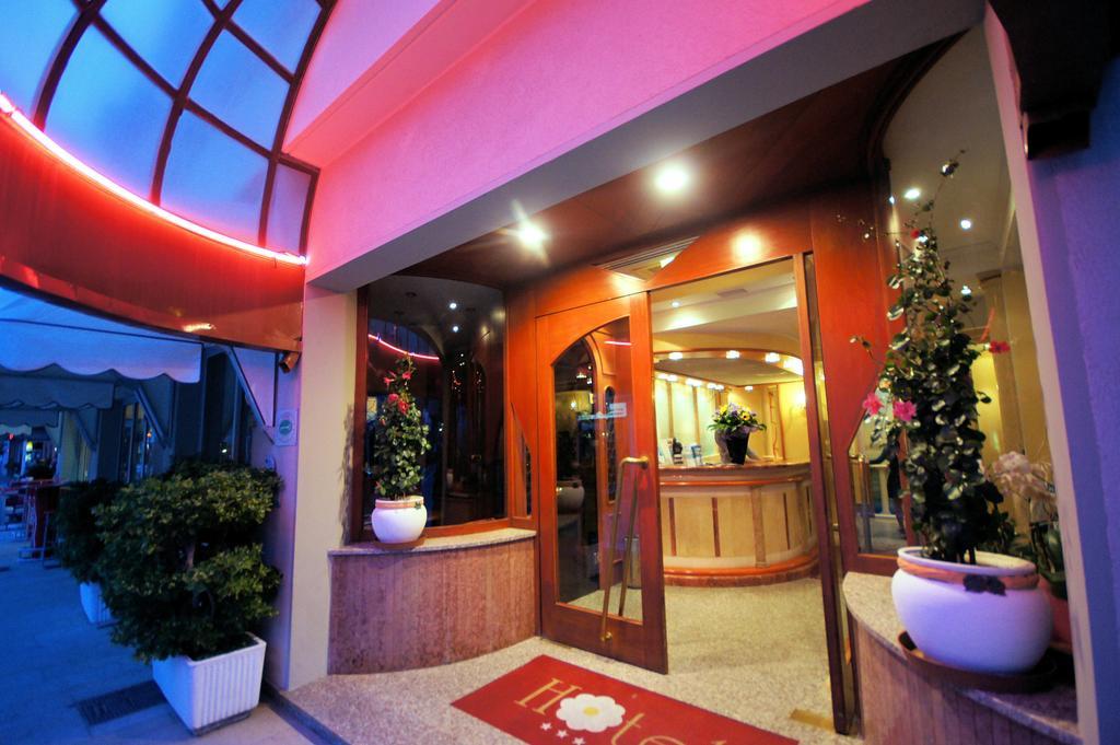 Hotel Margherita Lido di Jesolo Bagian luar foto