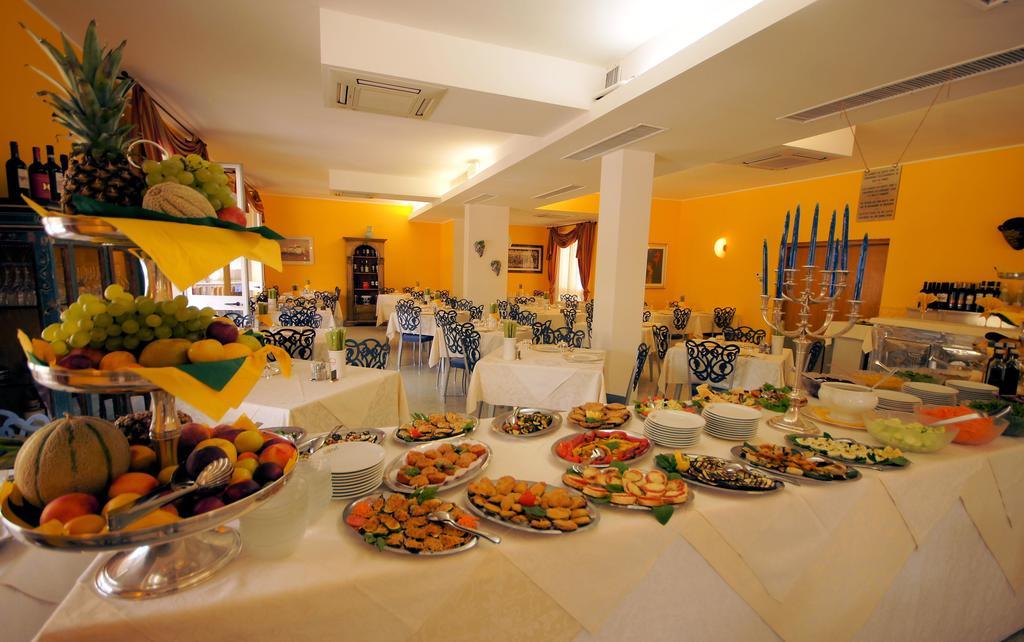 Hotel Margherita Lido di Jesolo Bagian luar foto