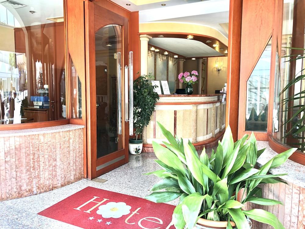 Hotel Margherita Lido di Jesolo Bagian luar foto
