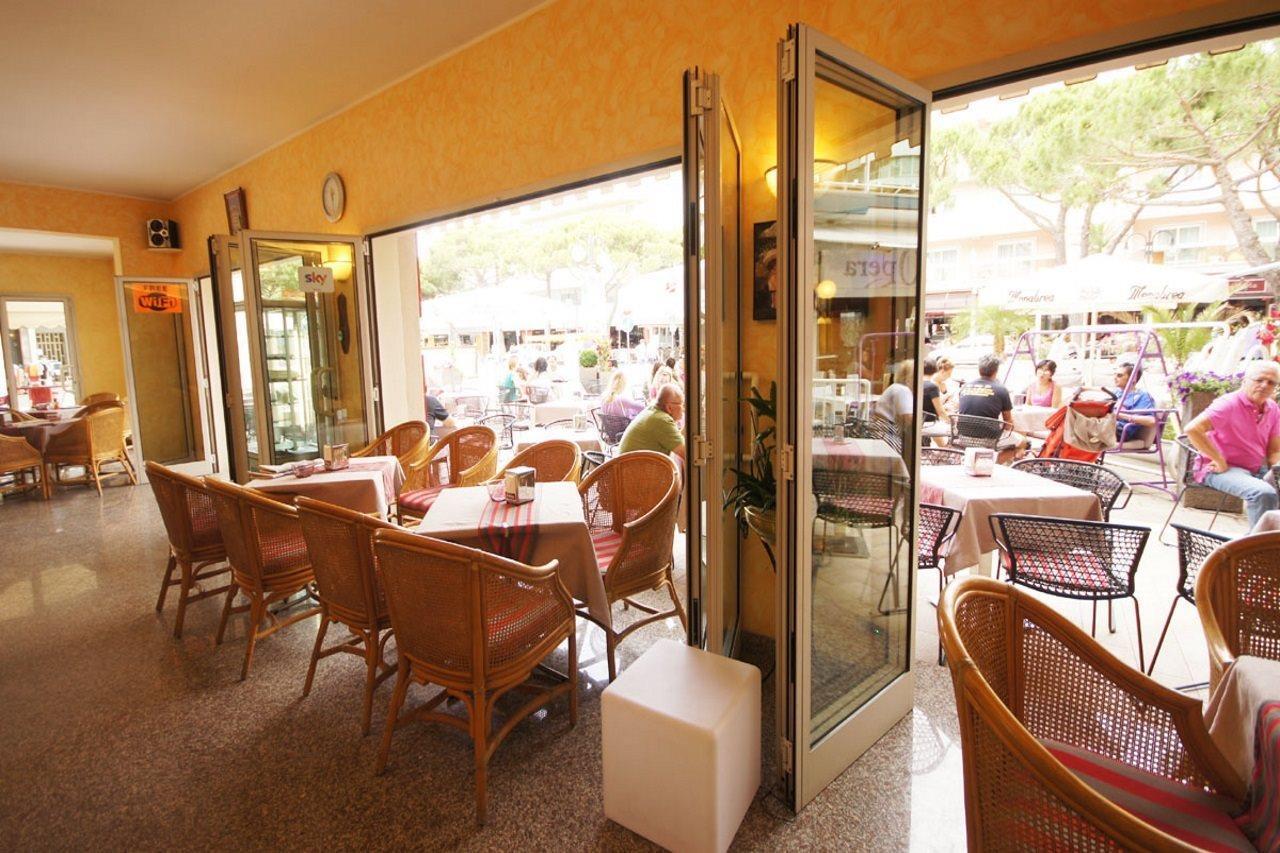 Hotel Margherita Lido di Jesolo Bagian luar foto