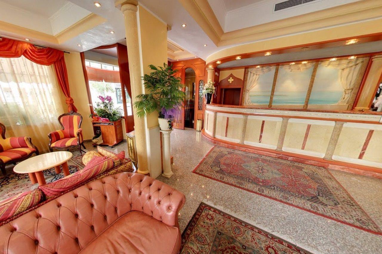 Hotel Margherita Lido di Jesolo Bagian luar foto