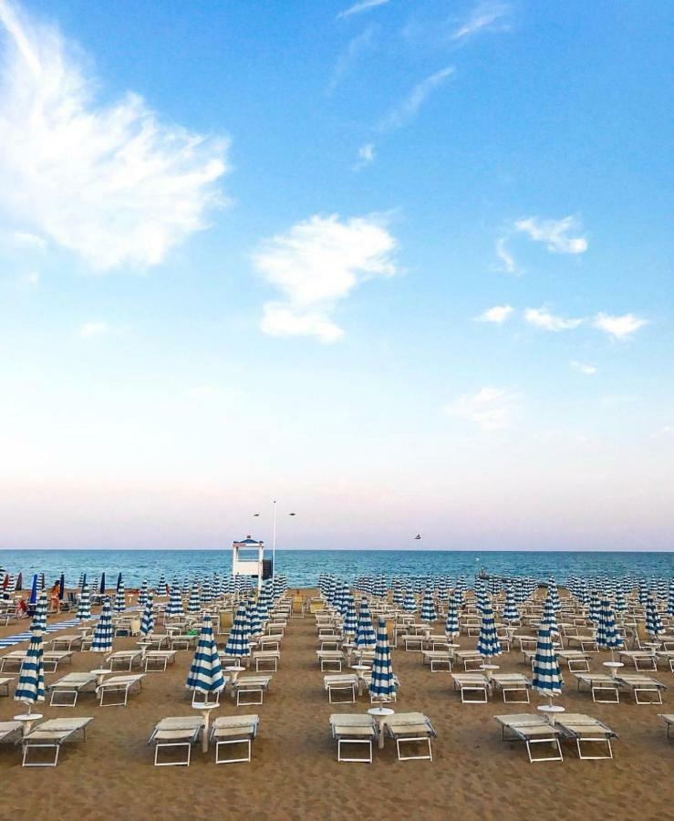 Hotel Margherita Lido di Jesolo Bagian luar foto