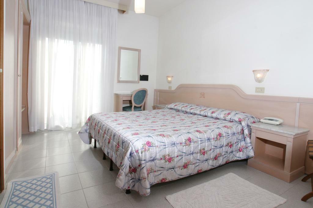 Hotel Margherita Lido di Jesolo Bagian luar foto
