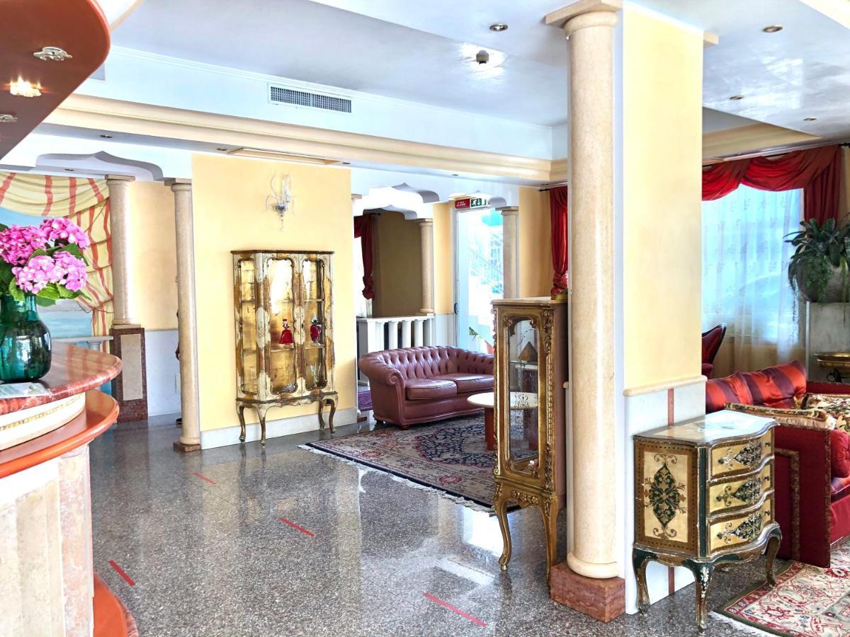 Hotel Margherita Lido di Jesolo Bagian luar foto